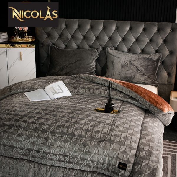 z3637923351805_59e698bf74824a0ac1a8f51fb9de425f-600x600